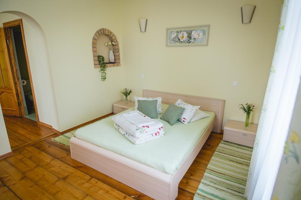 Viesu Maja Janis Hotel Madona Quarto foto
