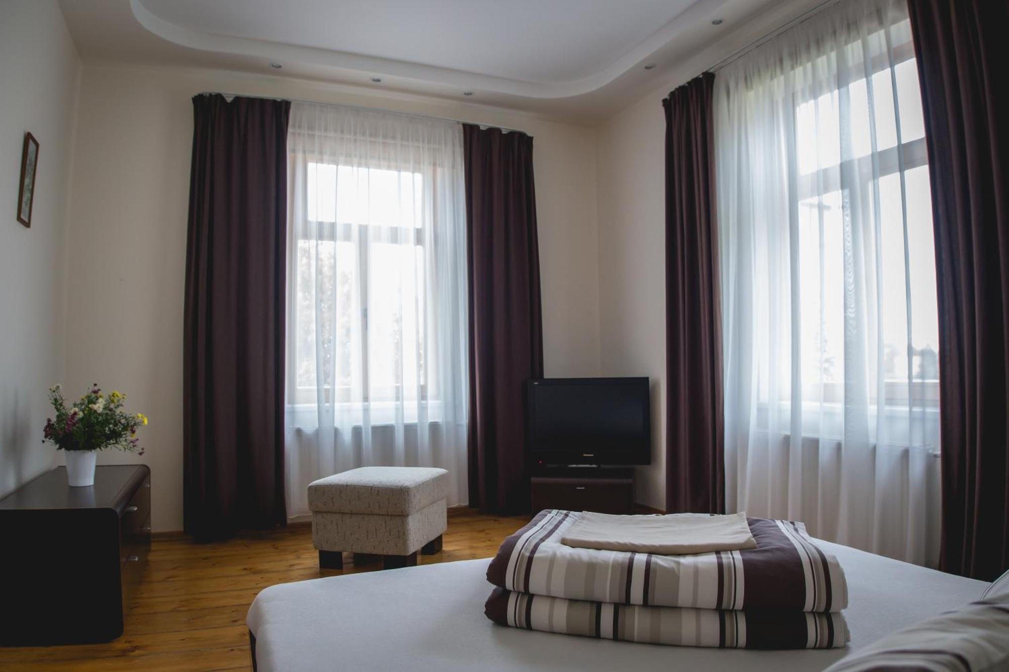 Viesu Maja Janis Hotel Madona Exterior foto