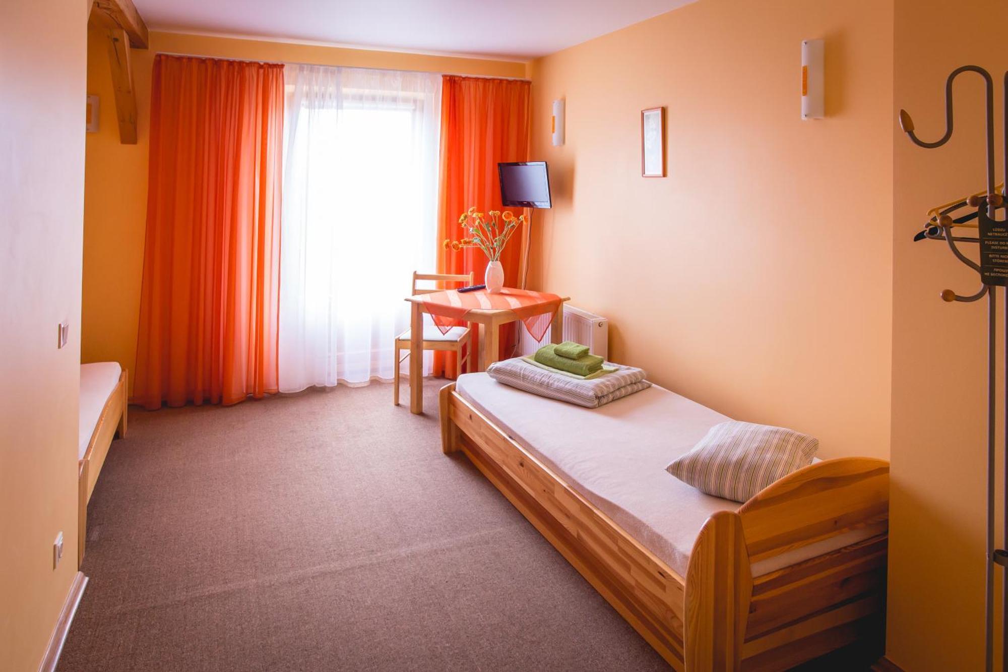 Viesu Maja Janis Hotel Madona Quarto foto