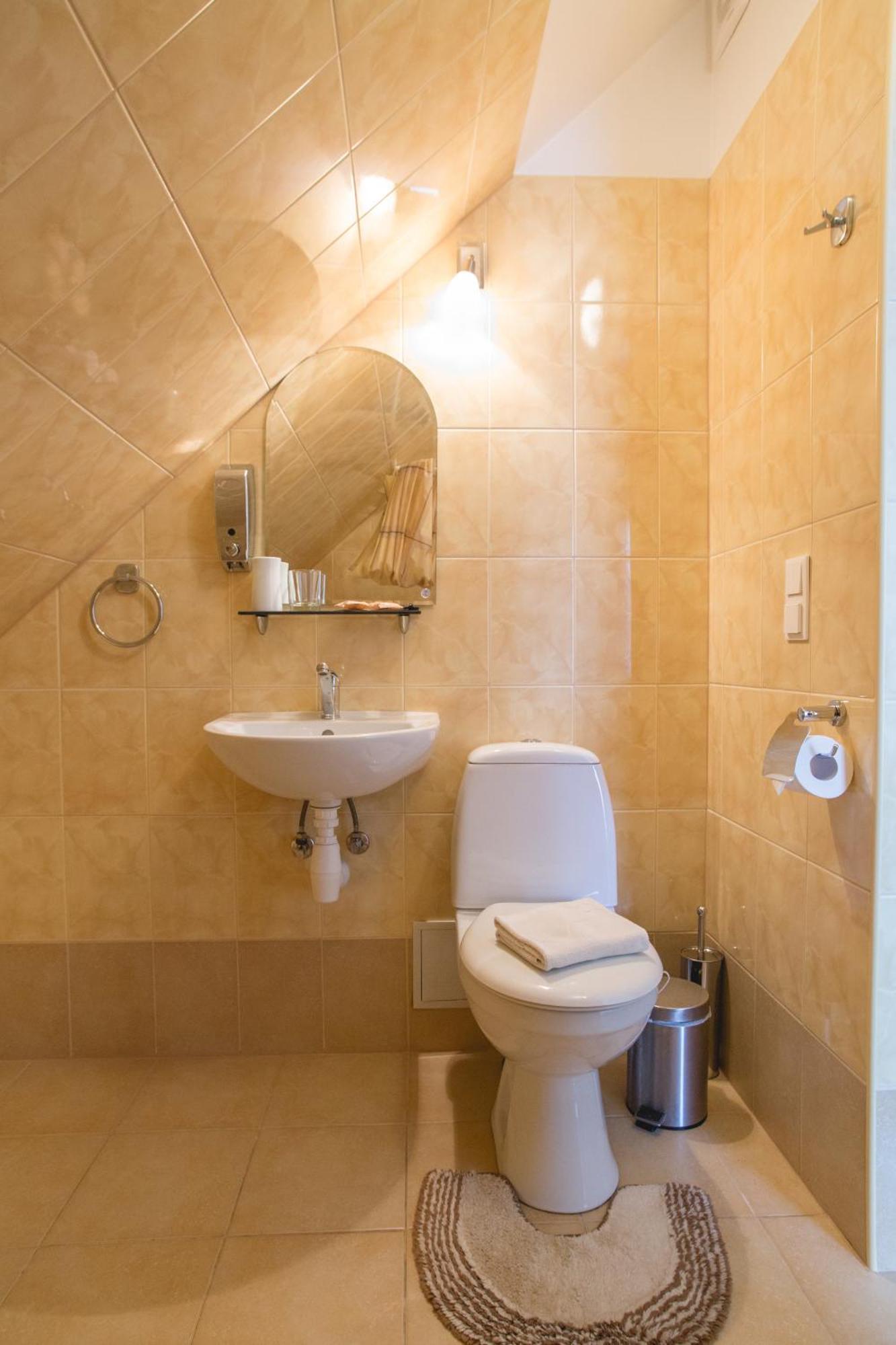 Viesu Maja Janis Hotel Madona Quarto foto